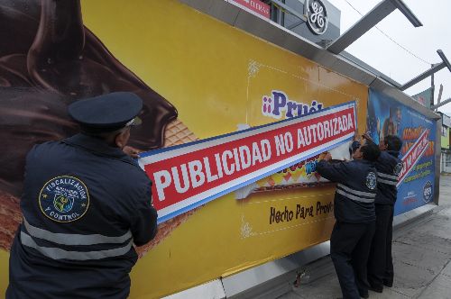 Identifican más de 60 paneles publicitarios sin autorización en Miraflores
