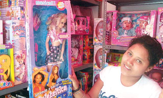 Comerciantes de juguetes culpan a Digesa de impedir vender sus productos