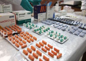 Farmacias de clínicas venden medicinas hasta en 200 % más del precio normal